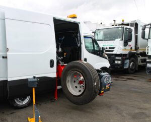 Equilibratrice ruopte Camion, inserita nell' allestimento furgoni gommista