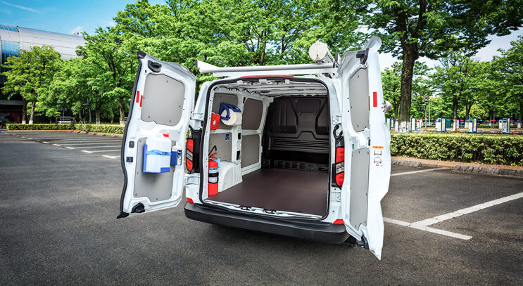 Ford Custom con rivestimento vano di carico, comfort essenziali e kit di sicurezza.